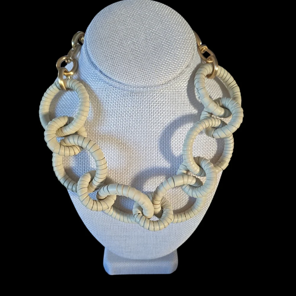 Cult Gaia Valence Oversized Choker in Winter White Leather Gold Rolo Chain - Picture 3 of 8